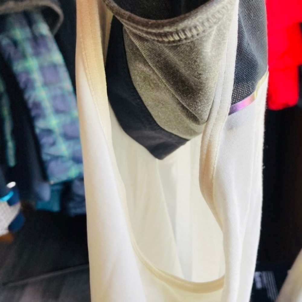 Nike dri-fit bra included white black top - Picture 4 of 7